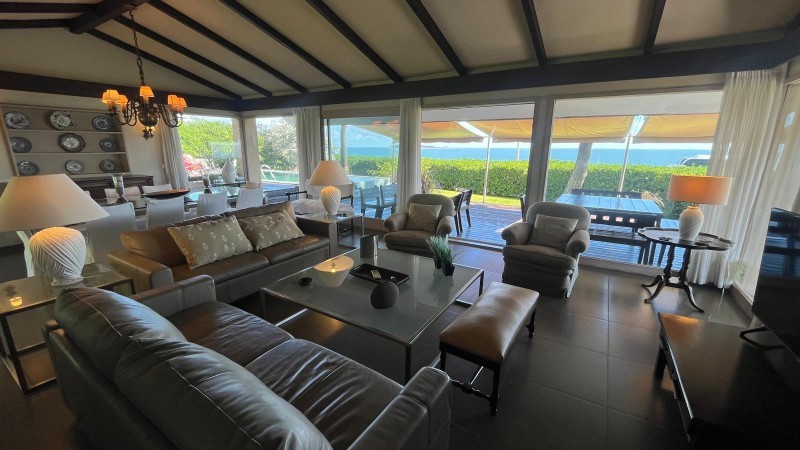 Casa en alquiler primera línea mansa